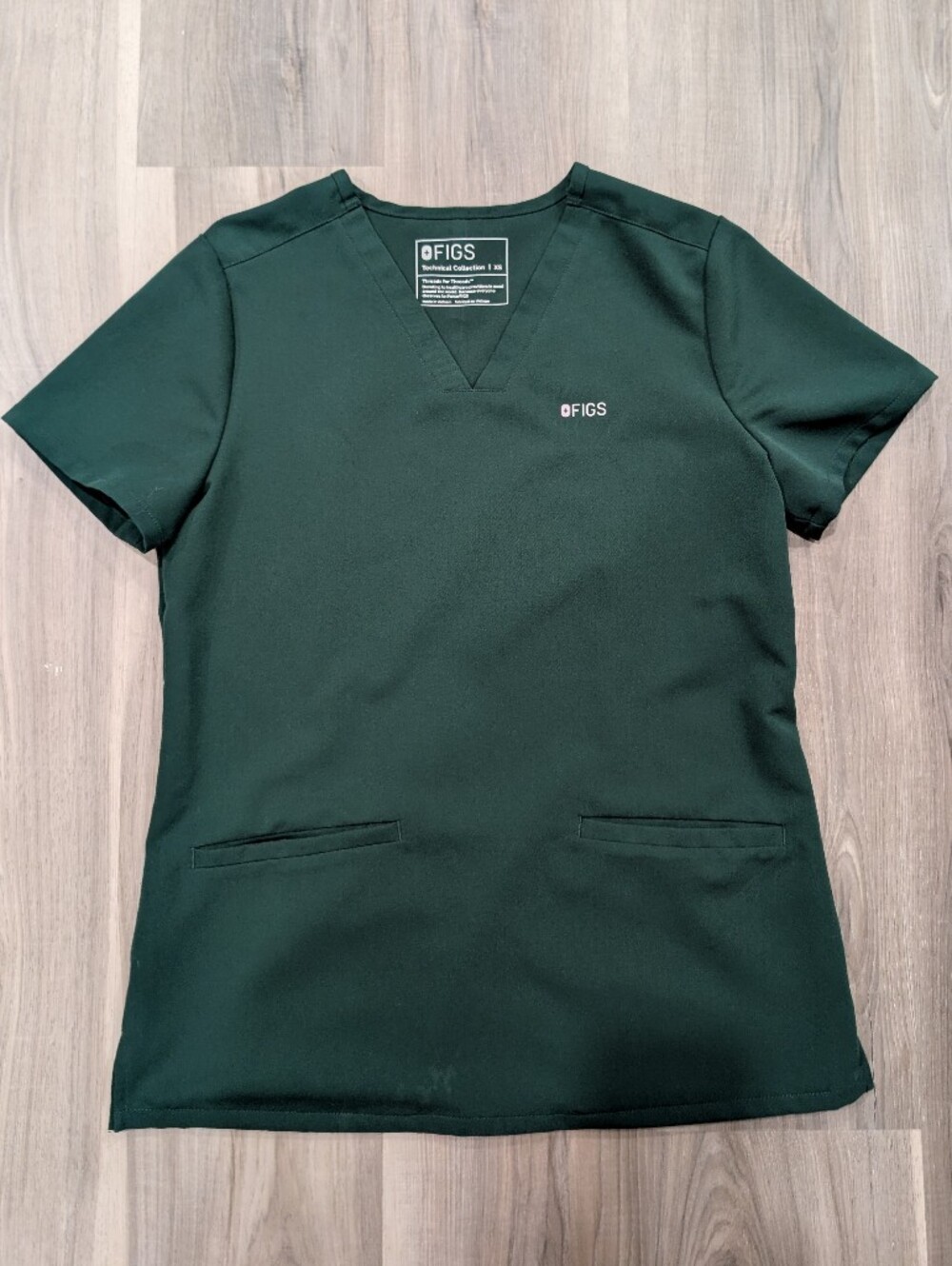 FIGS | Casma Three Pocket Scrub Top In British Racing Green - Picture 4 of 14